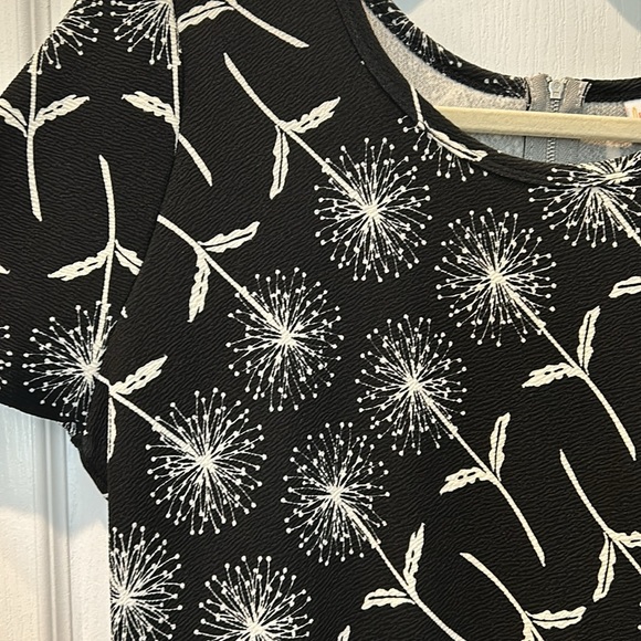 Lularoe Amelia Dress in 2x- like new- Black with Black Dandelion Design(unicorn) - Picture 2 of 2